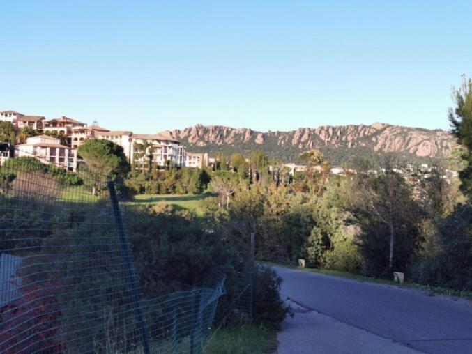 Saint Raphael, Cap Esterel Le Hameau. Vue Mer Экстерьер фото
